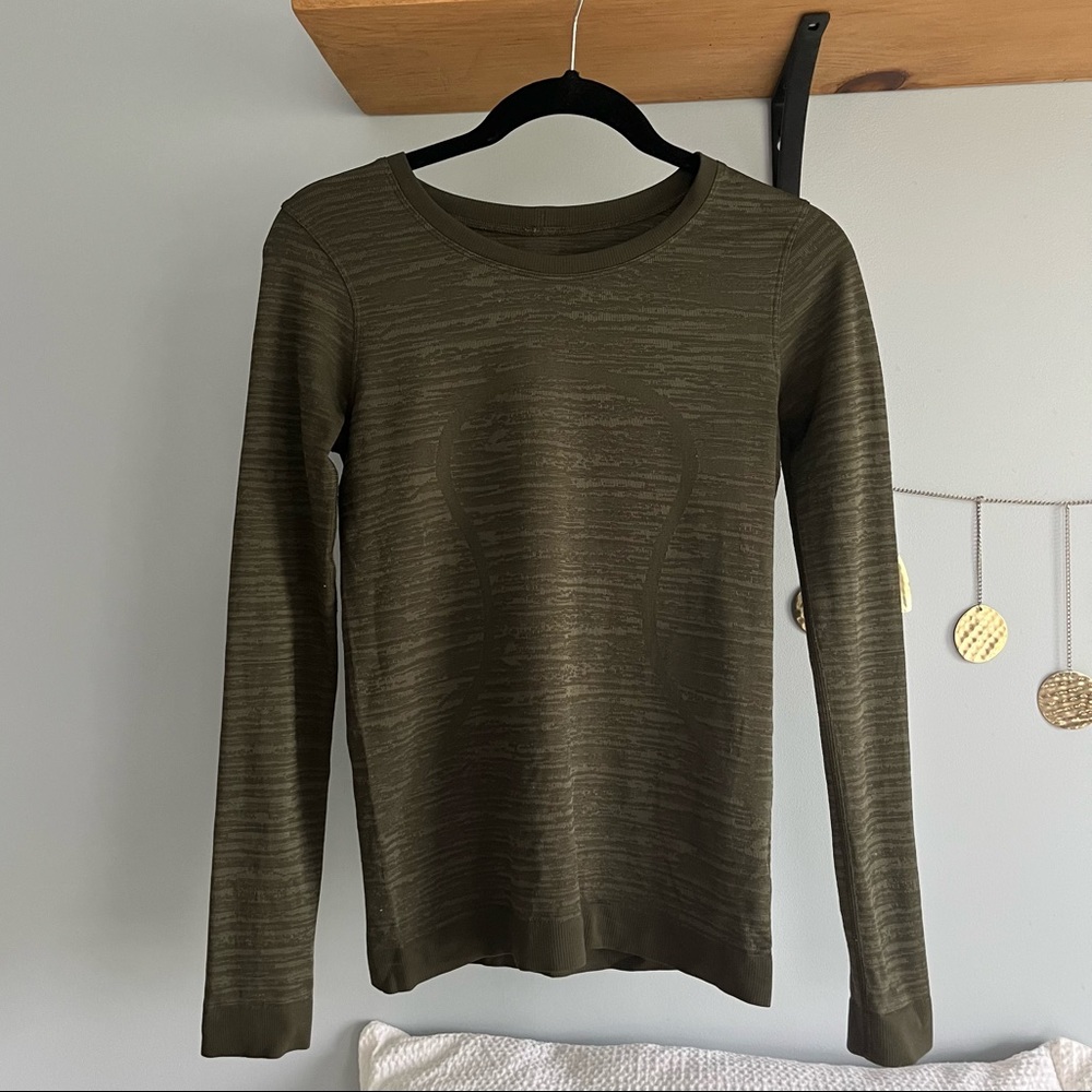 LULULEMON army green swiftly relaxed-fit long sleeve athletic tee/workout shirt